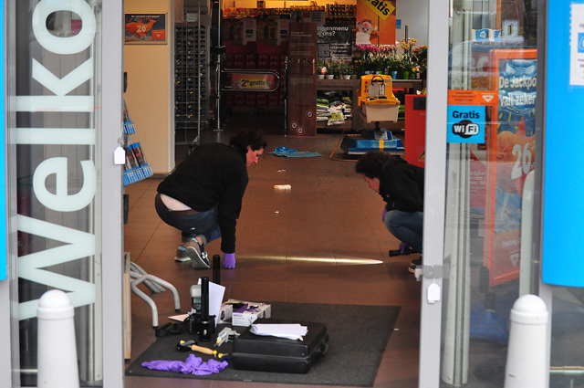 UPDATE: Onderzoek naar poging tot openbranden geldautomaat Albert Heijn in Waalwijk