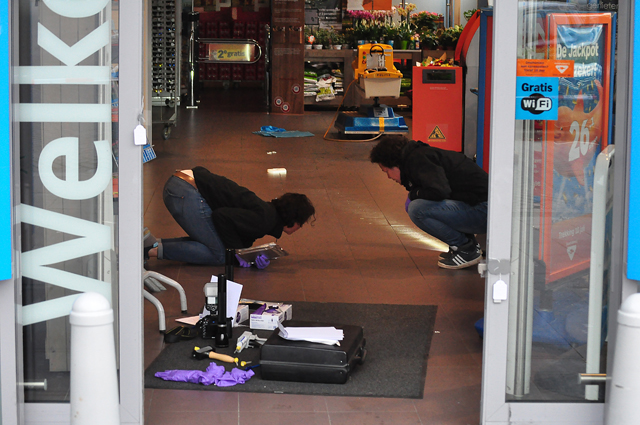UPDATE: Onderzoek naar poging tot openbranden geldautomaat Albert Heijn in Waalwijk