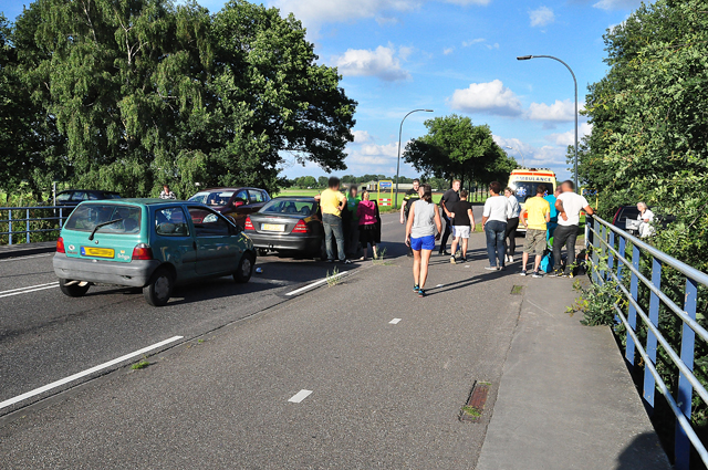 Kop-staartbotsing op Drunenseweg in Waalwijk