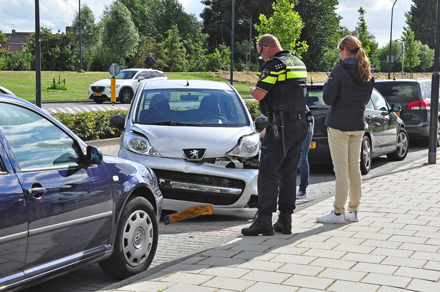 Aanrijding op kruising Putstraat Waalwijk