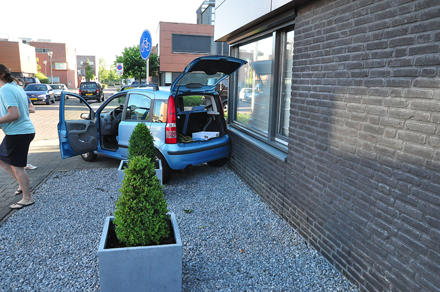 Botsingen door laagstaande zon in Waalwijk