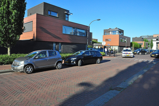 Botsingen door laagstaande zon in Waalwijk