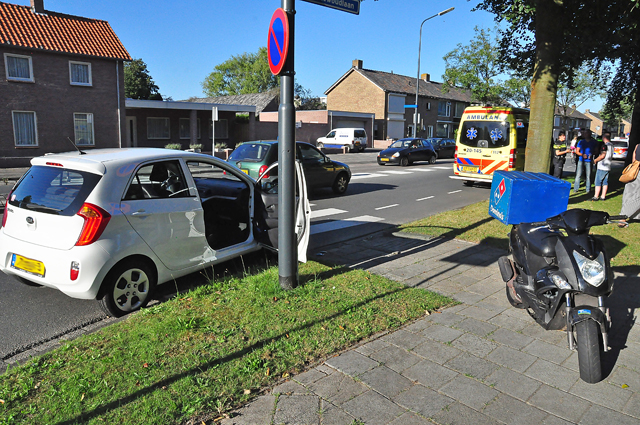 Domino’s Pizza-bezorger meters meegesleurd door auto: zwaargewond aan arm