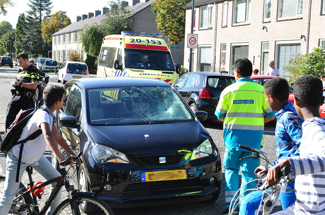 Meisje raakt gewond na aanrijding met auto aan de Prof. Nolenslaan Waalwijk