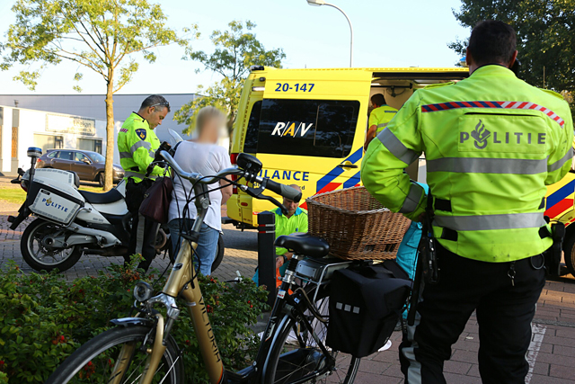 Vrouw op elektrische fiets gewond bij aanrijding op Cesar Francklaan in Waalwijk
