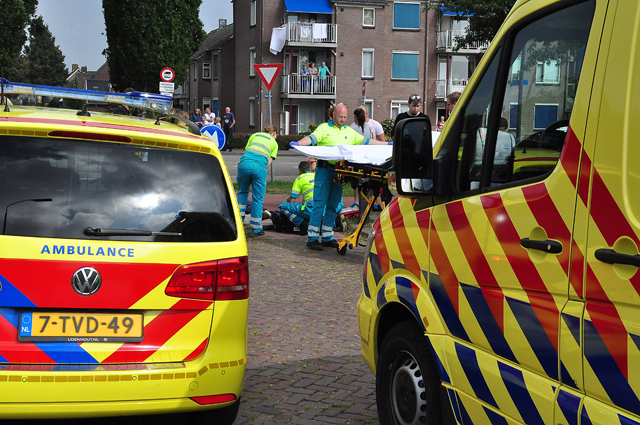 Jongen in Waalwijk gewond na botsing met scooter