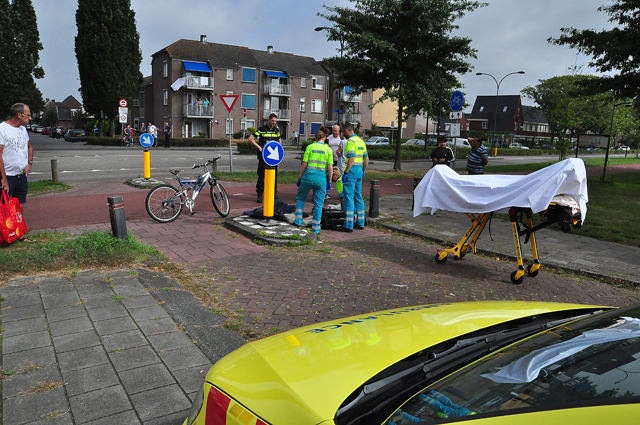 Jongen in Waalwijk gewond na botsing met scooter
