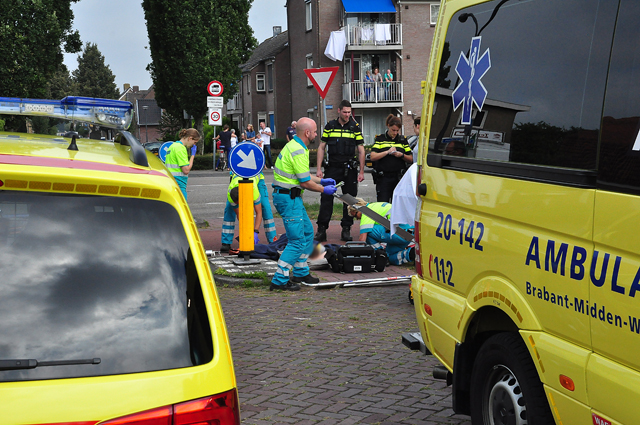 Jongen in Waalwijk gewond na botsing met scooter