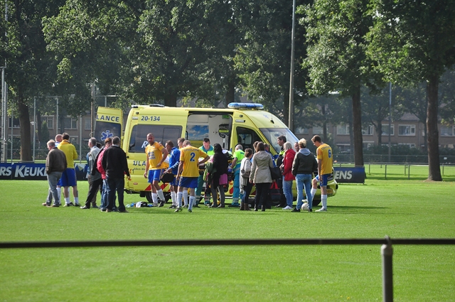 Amateurspeler (26) RKC ‘lacht gelukkig weer’ nadat hij werd gereanimeerd