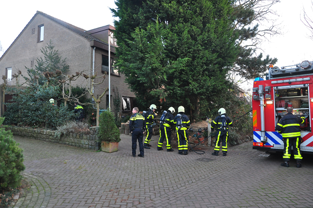 Brand breekt uit bij kaarsenmaken in Waalwijk