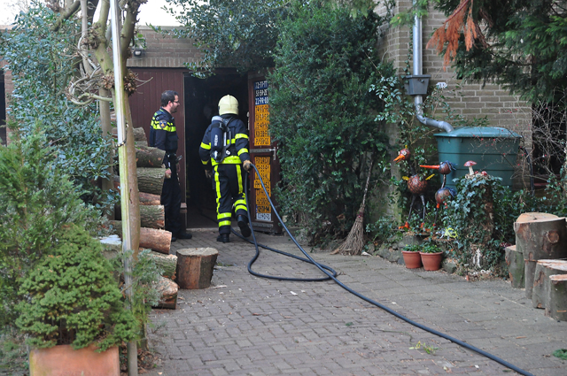 Brand breekt uit bij kaarsenmaken in Waalwijk