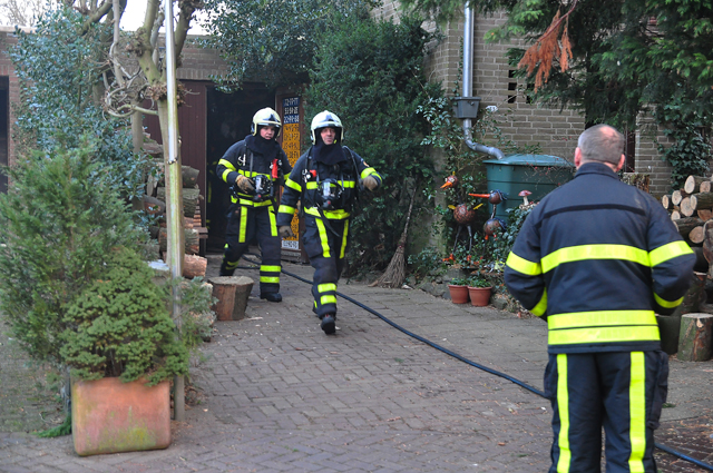 Brand breekt uit bij kaarsenmaken in Waalwijk
