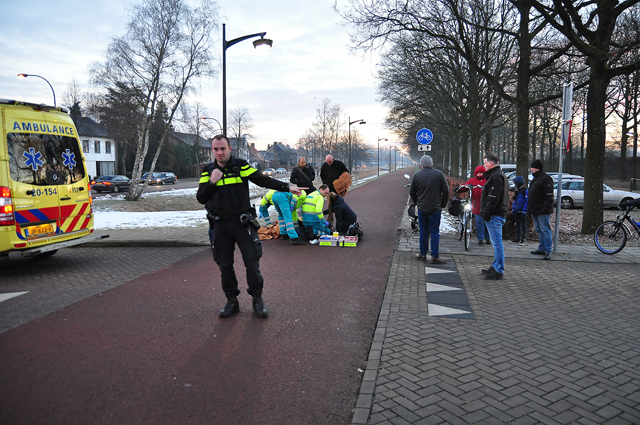 Scooterrijder gewond na aanrijding met fietsster in Waalwijk