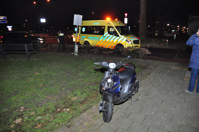 Aanrijding tussen auto en scooter aan de Meester van Coothstraat Waalwijk