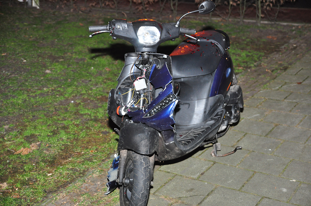Aanrijding tussen auto en scooter aan de Meester van Coothstraat Waalwijk