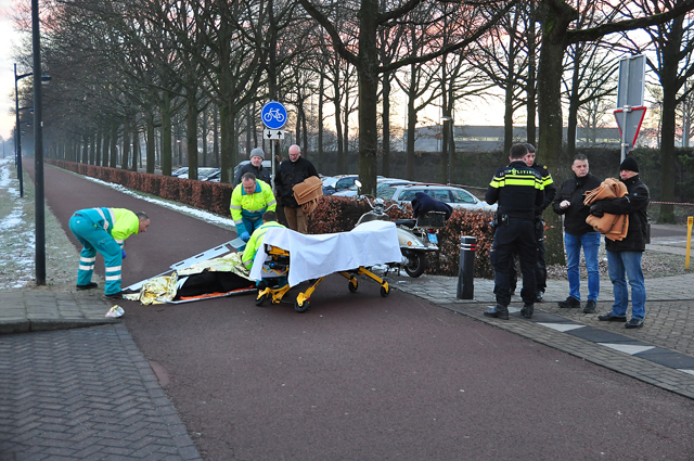 Scooterrijder gewond na aanrijding met fietsster in Waalwijk