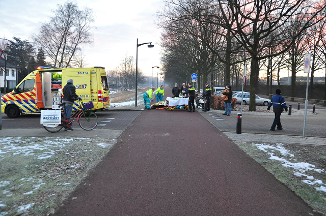 Scooterrijder gewond na aanrijding met fietsster in Waalwijk