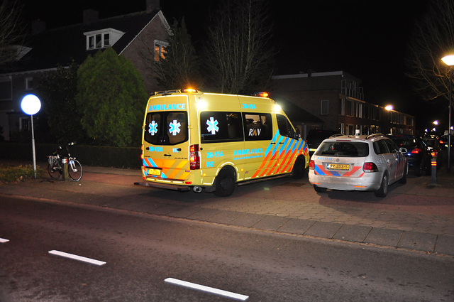 Man ligt zwaargewond op straat aan de Burg. Smeelelaan Waalwijk