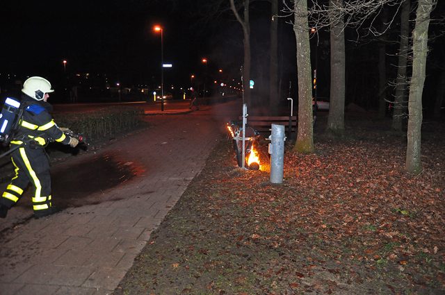Afvalbak in brand bij Lido Waalwijk