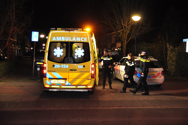 Man ligt zwaargewond op straat aan de Burg. Smeelelaan Waalwijk