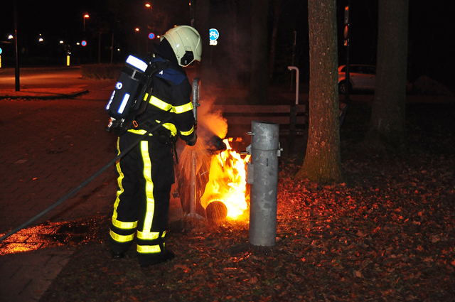 Afvalbak in brand bij Lido Waalwijk