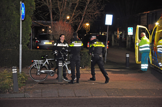 Man ligt zwaargewond op straat aan de Burg. Smeelelaan Waalwijk