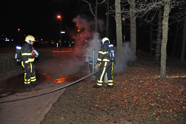 Afvalbak in brand bij Lido Waalwijk