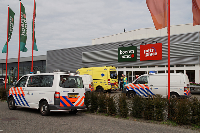 Zwaargewonde en arrestatie bij vechtpartij in Boerenbond in Waalwijk