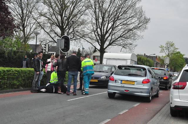 Fietser raakt gewond bij aanrijding met auto in Putstraat Waalwijk