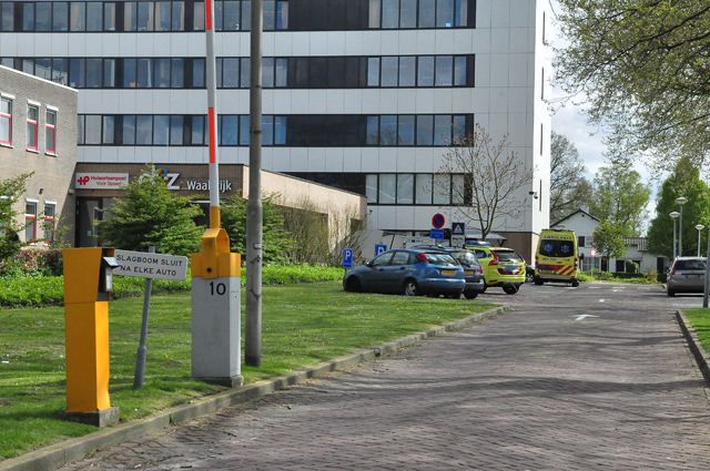 Traumahelikopter landt in woonwijk Waalwijk: kind met spoed naar ziekenhuis