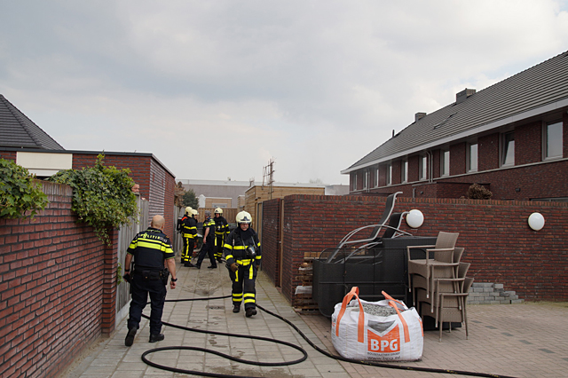 Veel rook bij schuurbrand Calèche Waalwijk