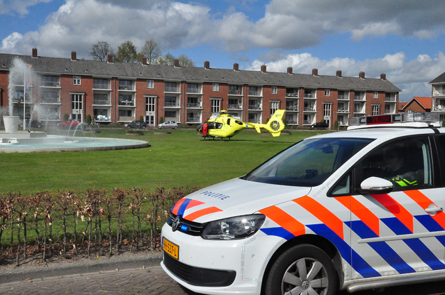 Traumahelikopter landt in woonwijk Waalwijk: kind met spoed naar ziekenhuis
