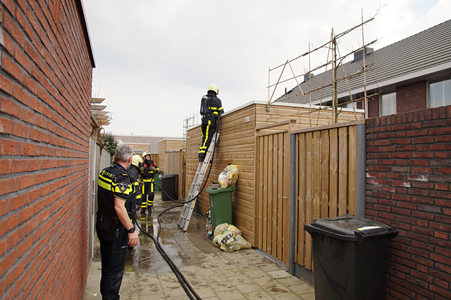 Veel rook bij schuurbrand Calèche Waalwijk