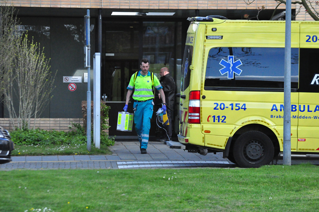 Traumahelikopter landt in woonwijk Waalwijk: kind met spoed naar ziekenhuis