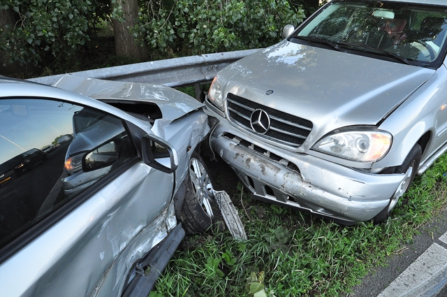 Ongeluk tussen twee auto’s op A59 bij Waalwijk; 1 persoon gewond