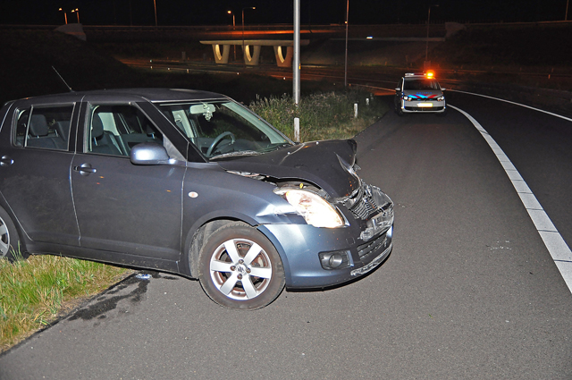 Auto vliegt uit de bocht op de A59 (Maasroute) Waalwijk