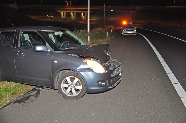Auto vliegt uit de bocht op de A59 (Maasroute) Waalwijk