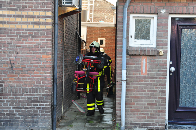 Tuinset in brand op dakterras aan de Sint Crispijnstraat Waalwijk