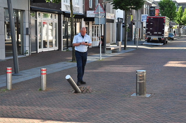 Politie-achtervolging door centrum Waalwijk eindigt in doodlopende weg