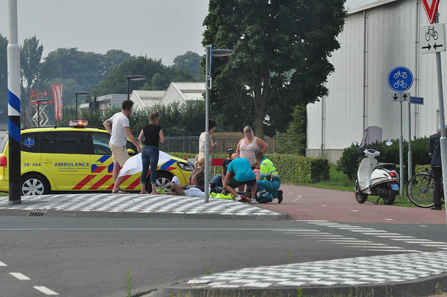 Man valt van scooter aan de Weteringweg Waalwijk