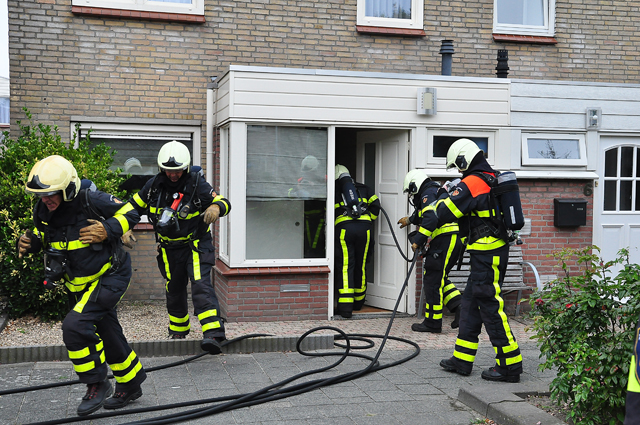 Brandweer redt hond uit brandend huis in Waalwijk