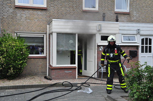 Brandweer redt hond uit brandend huis in Waalwijk
