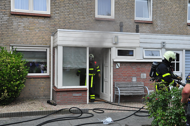 Brandweer redt hond uit brandend huis in Waalwijk