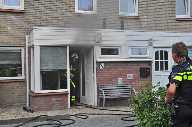 Brandweer redt hond uit brandend huis in Waalwijk