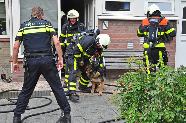Brandweer redt hond uit brandend huis in Waalwijk