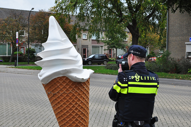Bewoners kiezen waar politie controleert: 43 bekeuringen voor te hard rijden