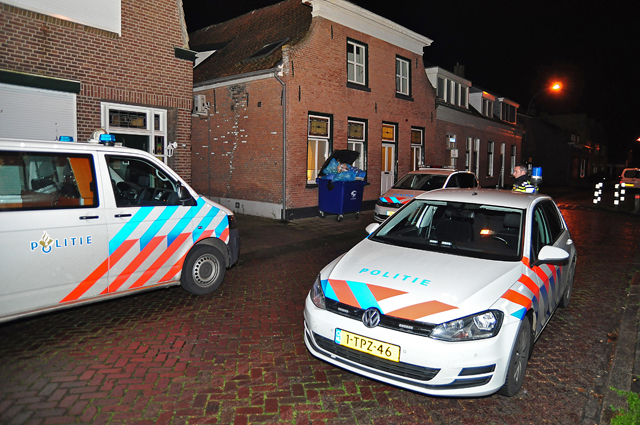 Man draait door en bedreigt huisgenoten met mes in Waalwijk