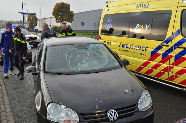 Meisje gewond na botsing met auto in Waalwijk