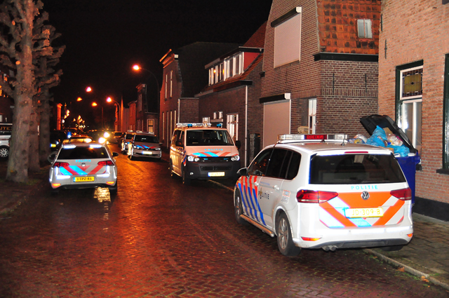 Man draait door en bedreigt huisgenoten met mes in Waalwijk