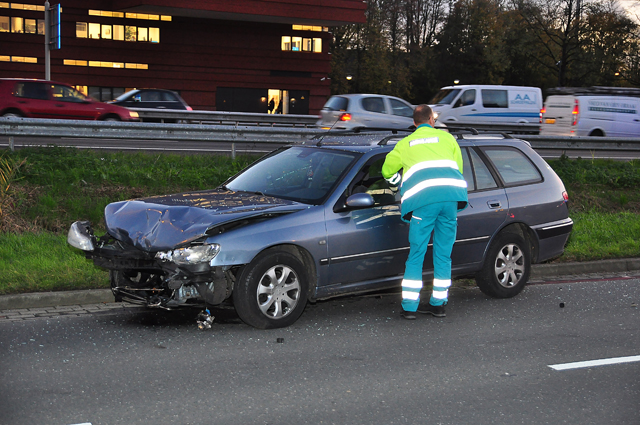 Slingerende hardrijder veroorzaakt zwaar ongeval in Waalwijk